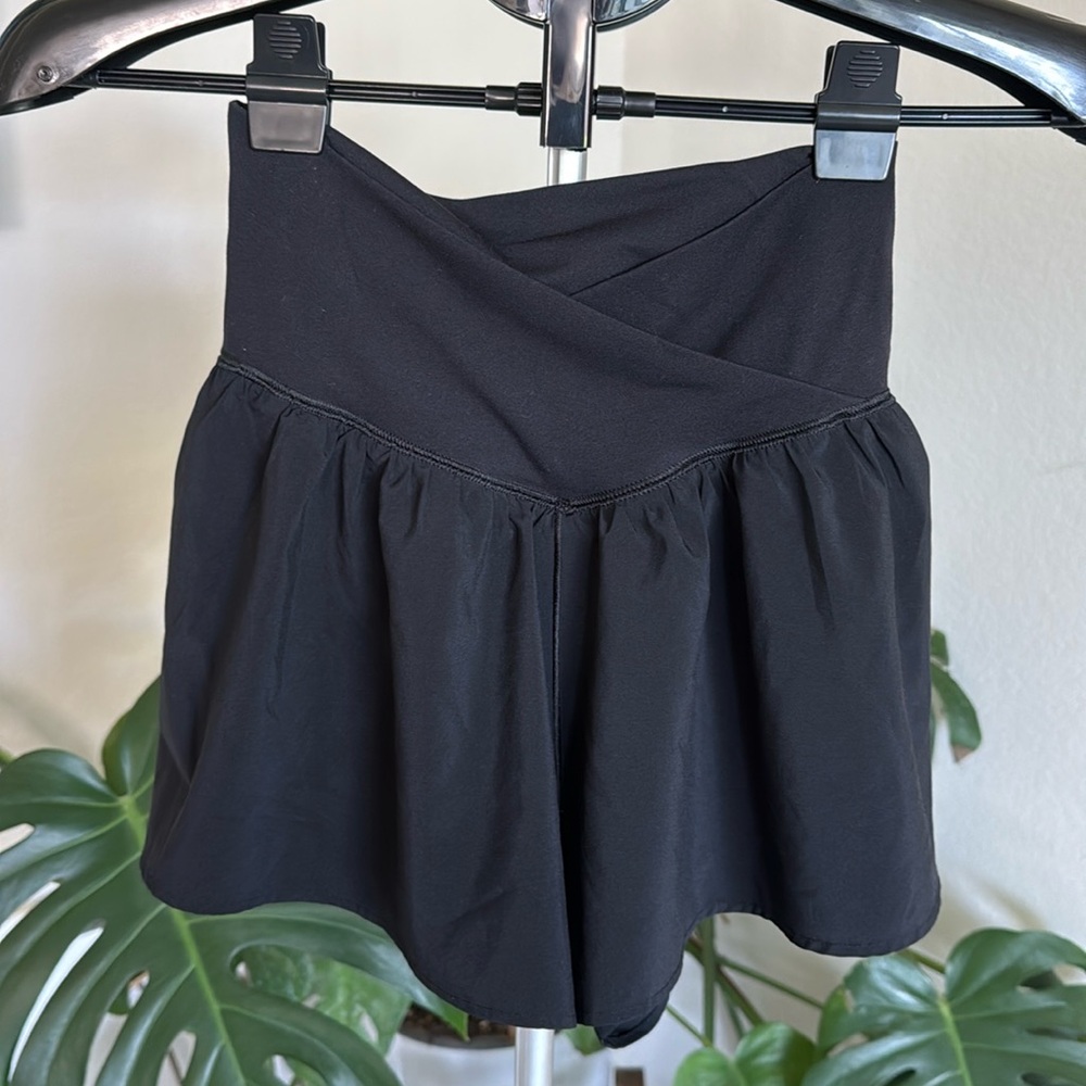 OFFLINE by Aerie Real Me Crossover Flowy Short S Black